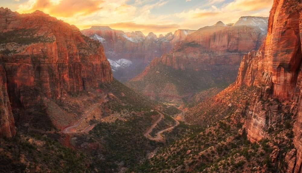 View of Zion Canyon to bring emphasis of the post about Zion to Bryce Canyon.